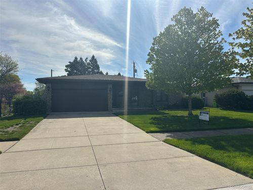 36086 English Drive, Sterling Heights, MI, 48310 | Card Image