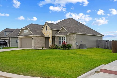 2040 Muscadine Trl, Brenham, TX, 77833-5116 | Card Image