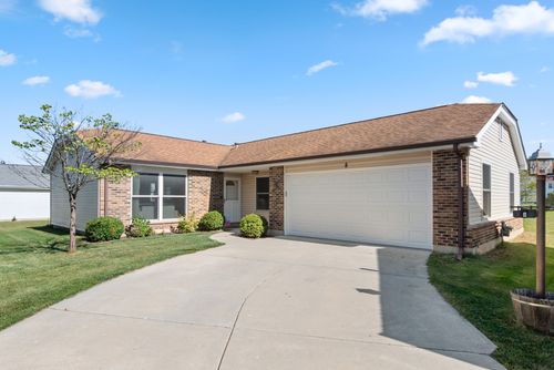 8 Warwick Ct, Streamwood, IL, 60107-1926 | Card Image