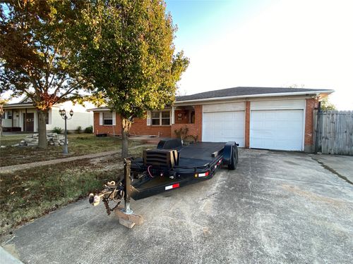 3030 Mark Twain Dr, Farmers Branch, TX, 75234-2132 | Card Image