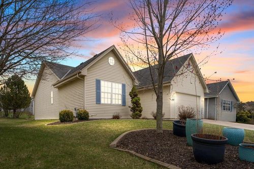 1572 Falcon Drive, Hartford, WI, 53027 | Card Image