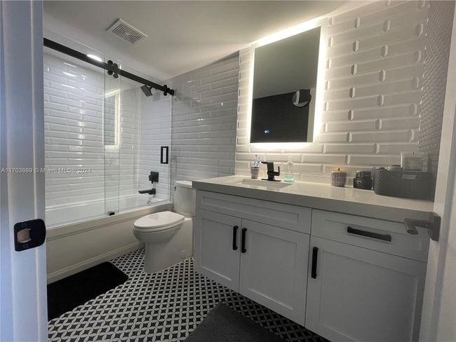 APT-1409 - 2555 Collins Ave, Condo with 2 bedrooms, 2 bathrooms and null parking in Miami Beach FL | Image 27