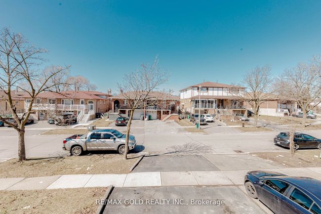 298 Royal Salisbury Way, House attached with 6 bedrooms, 3 bathrooms and 3 parking in Brampton ON | Image 21