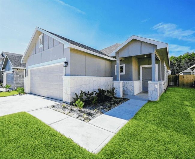 21611 Cypress Trellis Dr, House other with 3 bedrooms, 2 bathrooms and 2 parking in Cypress TX | Image 4