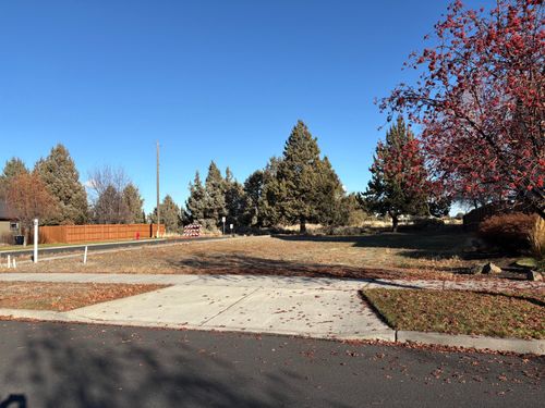 61698 Rigel Way, Bend, OR, 97702-1689 | Card Image