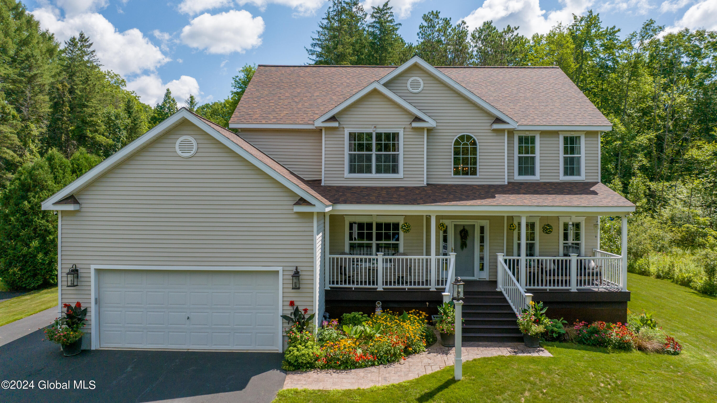 Hoffman Rd, Saratoga Springs, NY 12866