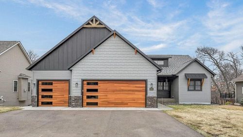 4642 S Oakwood Hills Pkwy, Eau Claire, WI, 54701-7797 | Card Image