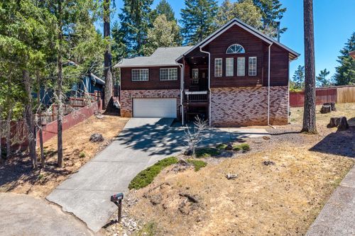 1121 Maize Court, Willits, CA, 95490 | Card Image