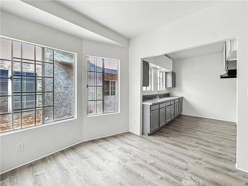 12-825 W 40th Pl, Los Angeles, CA, 90037-1902 | Card Image