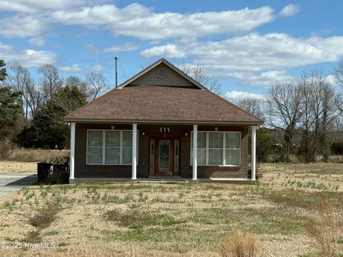 111 Fontana St, Clinton, NC, 28328-4301 | Card Image