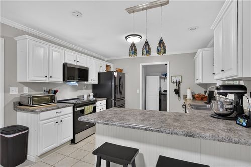 100 Willow Creek Cir, Seneca, SC, 29678-2737 | Card Image