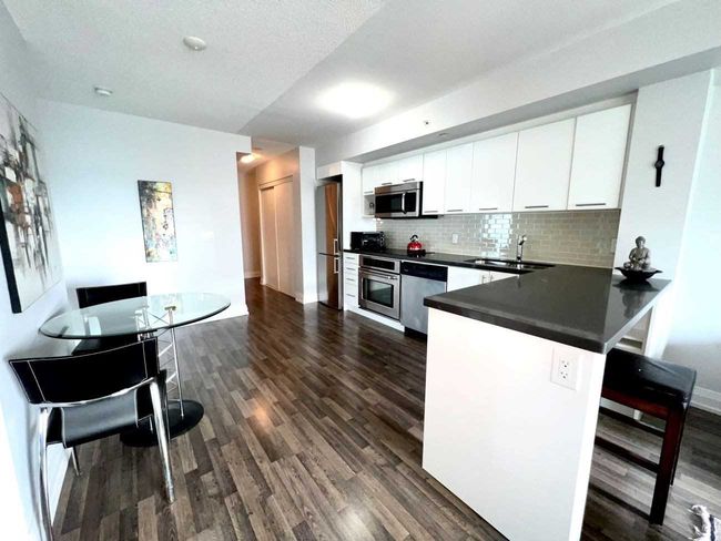 909E - 555 Wilson Ave, Condo with 2 bedrooms, 2 bathrooms and 1 parking in North York ON | Image 5