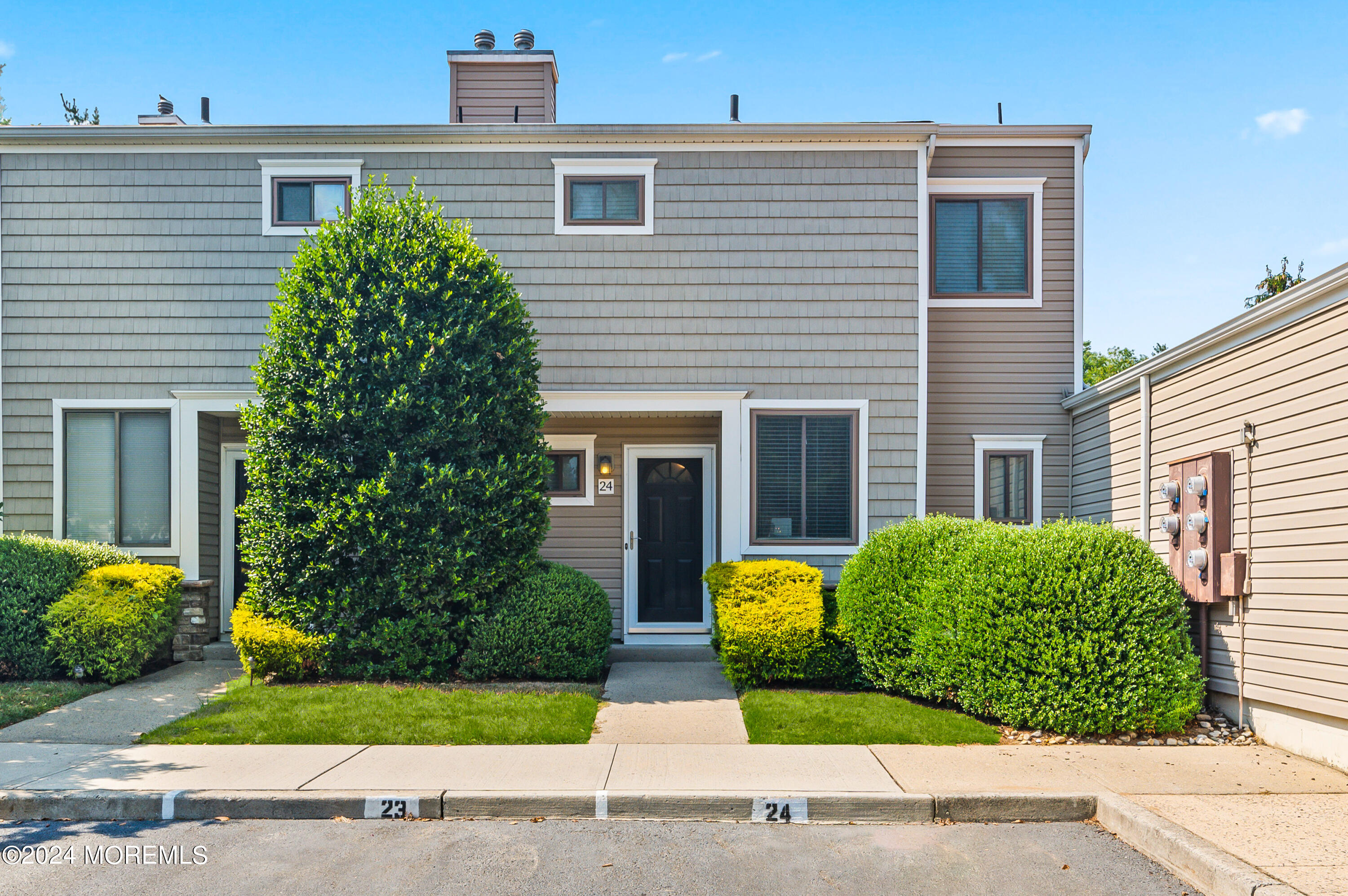 Iris Ct, Tinton Falls, NJ 07724