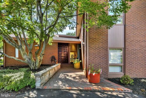 1617 Meadowlark Rd, WYOMISSING, PA, 19610-2820 | Card Image