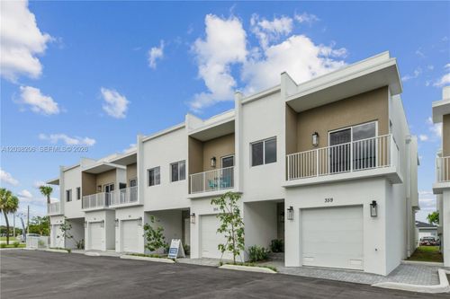 635 Nw 30th Ter, Pompano Beach, FL, 33069-2284 | Card Image