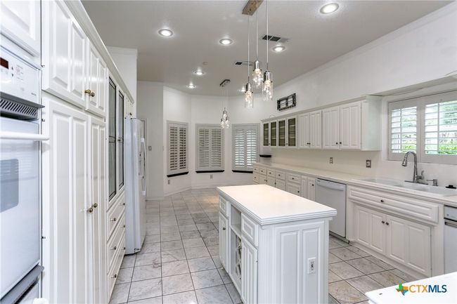 Chef's kitchen with breakfast nook | Image 13