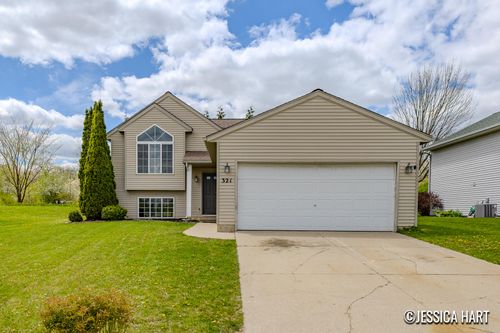 321 Pioneer Trl, Cedar Springs, MI, 49319-8672 | Card Image