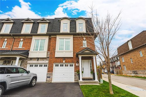 4-2220 Queensway Dr, Burlington, ON, L7R0E7 | Card Image