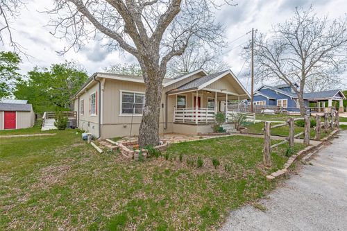 201 Church Hill Ln, Liberty Hill, TX, 78642-4216 | Card Image