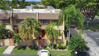 201 - 7175 Nova Dr, Condo with 3 bedrooms, 2 bathrooms and null parking in Davie FL | Image 2