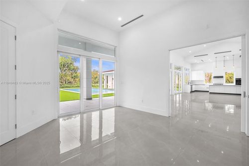 7900 Sw 70th St, South Miami, FL, 33143-2700 | Card Image