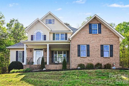 7940 Oakmont Ct, Hickory, NC, 28602-8689 | Card Image