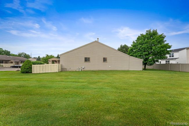 Side view | Image 17