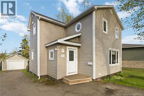 205 Broadway St, Moncton, NB, E1A3Y3 | Card Image
