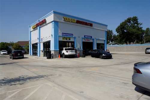 617 W Centerville Rd, Garland, TX, 75041-5447 | Card Image