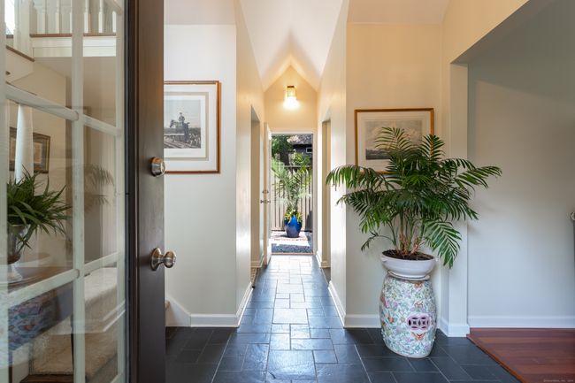42 Long Hill Farm, Condo with 2 bedrooms, 3 bathrooms and 4 parking in Guilford CT | Image 4