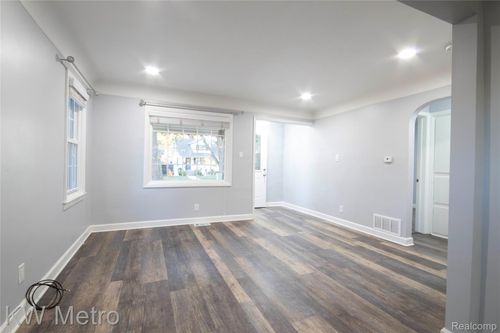 22101 Ridgeway St, Saint Clair Shores, MI, 48080-4088 | Card Image