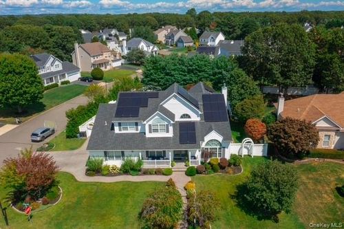 1 Laurel Ln, Holtsville, NY, 11742-2562 | Card Image