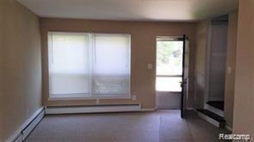 3224 Shenandoah Dr, Royal Oak, MI, 48073-3068 | Card Image