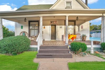 Big Covered Front Porch | Image 3