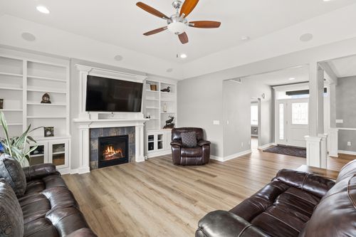 330 Georgetown Pl, Norwalk, IA, 50211-9692 | Card Image