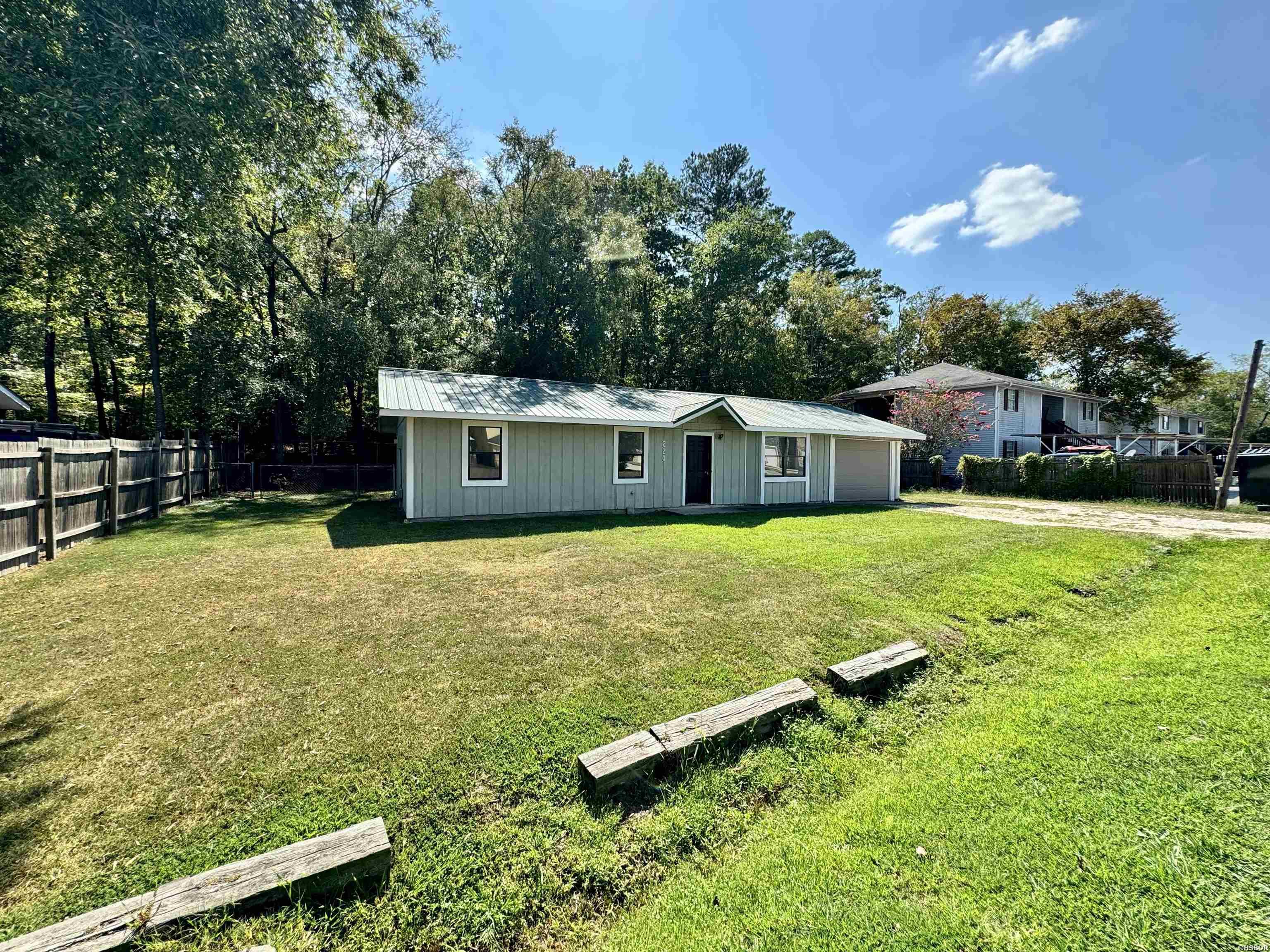 Long Beach Dr, Hot Springs, AR 71913