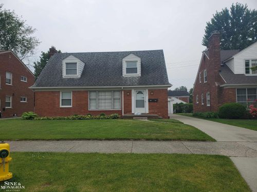 2037 Vernier Rd, Grosse Pointe Woods, MI, 48236-1581 | Card Image