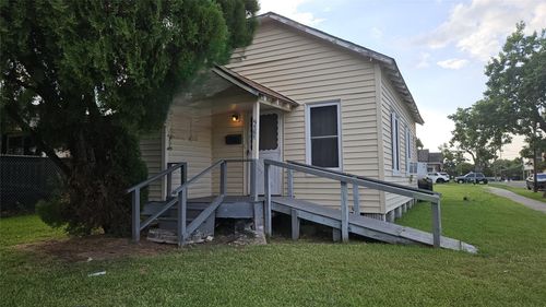 2001 Maryland St, Baytown, TX, 77520-6129 | Card Image