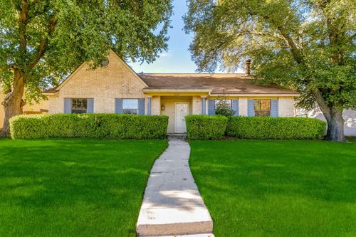 3929 Commonwealth Dr, Flower Mound, TX, 75028-1529 | Card Image