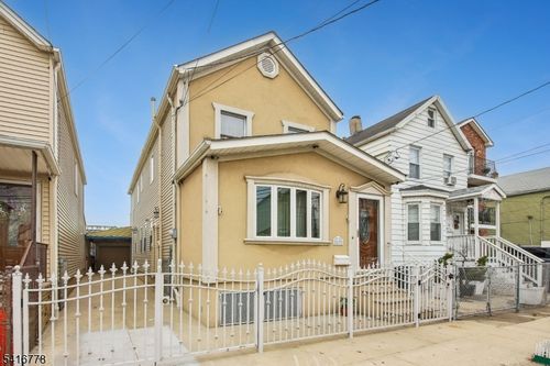 63 Waydell St, Newark, NJ, 07105-4618 | Card Image