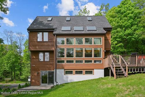 4 Spies Rd, New Paltz, NY, 12561-2820 | Card Image