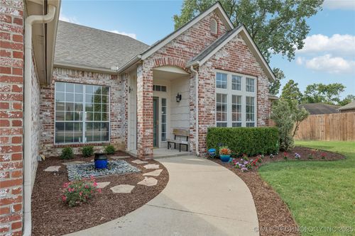 8696 N 125th East Ave, Owasso, OK, 74055-2585 | Card Image