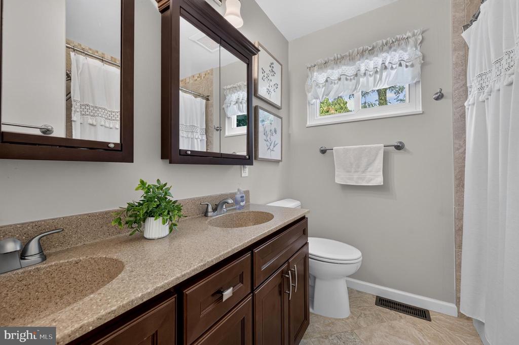 Residential in WILLOW GROVE 3