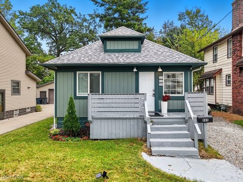 985 Peerless Ave, Akron, OH, 44320-3639 | Card Image