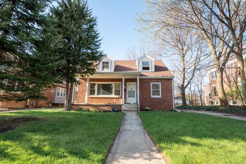 6922 W Wisconsin Avenue, Wauwatosa, WI, 53213 | Card Image