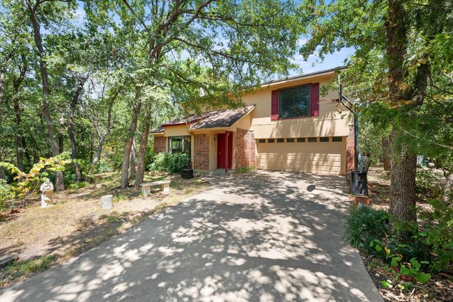 Tri-level home featuring a garage | Image 14
