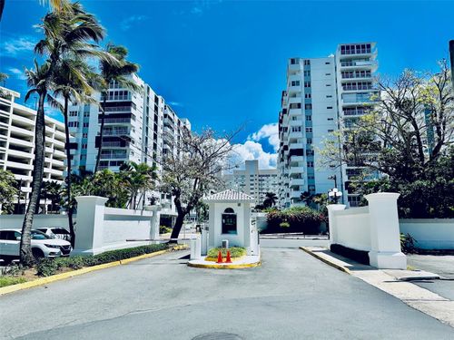12j-6400 Ave Isla Verde, CAROLINA, PR, 00979-7148 | Card Image