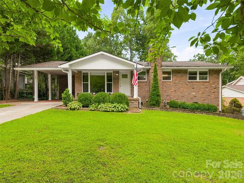320 Kendale Ct, East Flat Rock, NC, 28726-2612 | Card Image