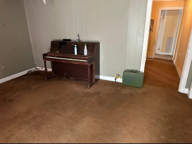 View of sitting room | Image 12