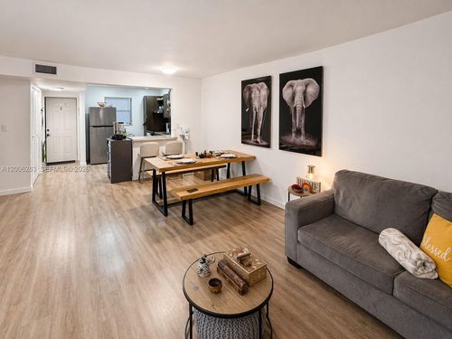 309t-8421 Lagos De Campo Blvd, Tamarac, FL, 33321-3753 | Card Image